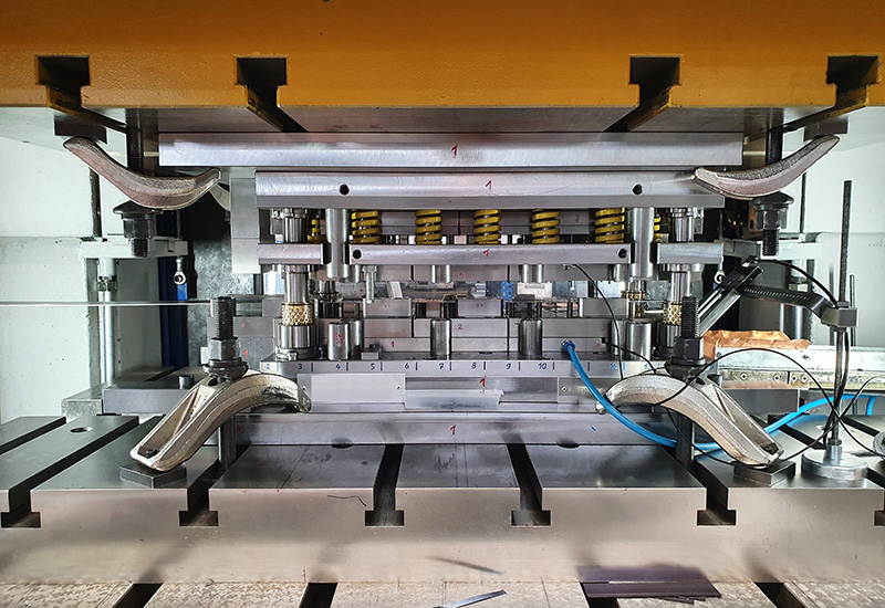 Folgeverbundwerkzeug